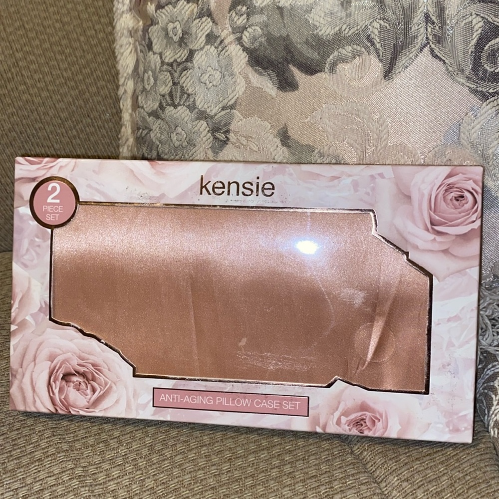 🍑 NWT Kensie 2PK Anti- Aging Pillow Case Set